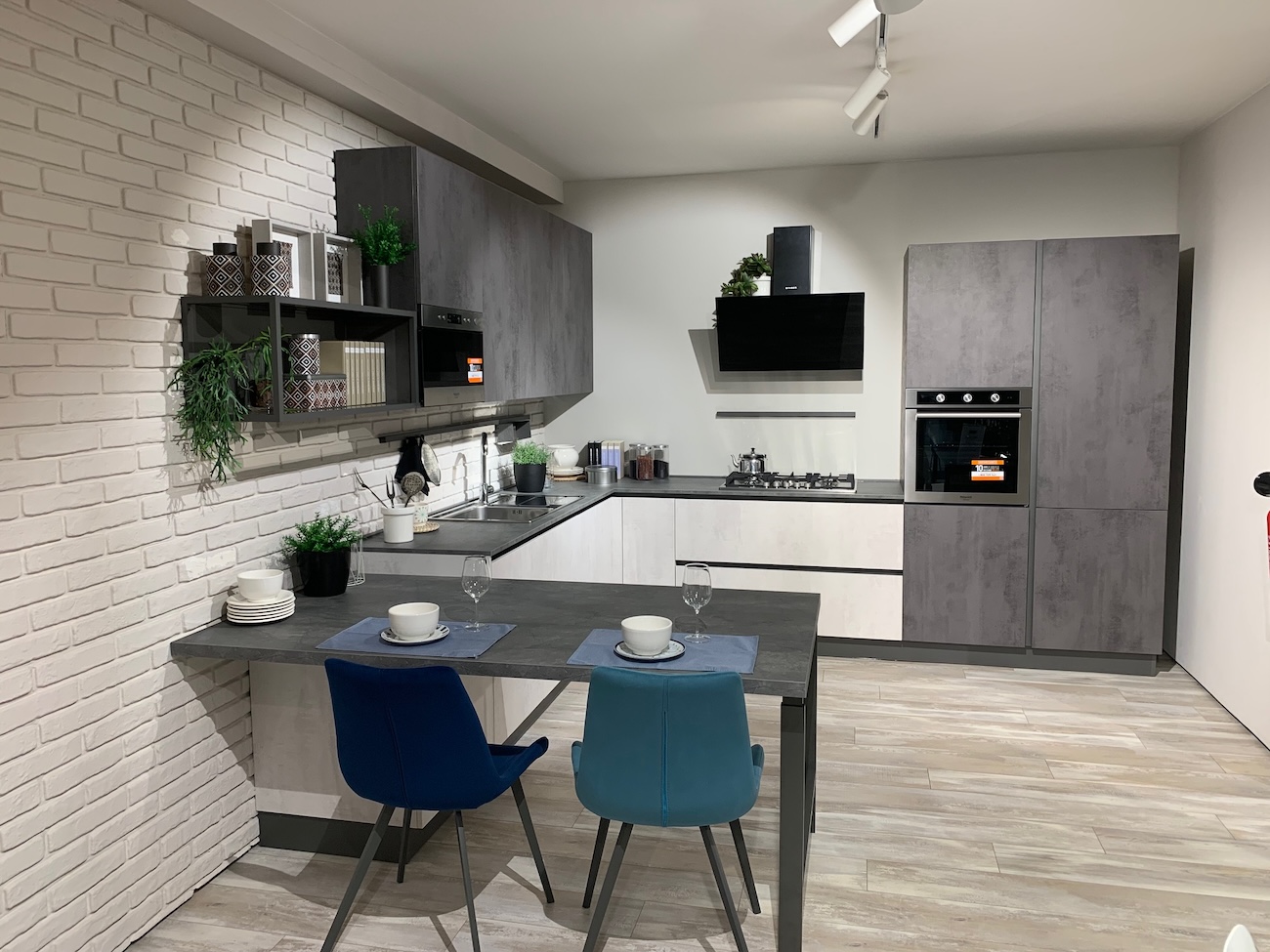 Cucina Creo Tablet Neck Ardesia e Bianco Cemento prezzo outlet | Cucine Lube Outlet | Creo Kitchens | Pronta Consegna