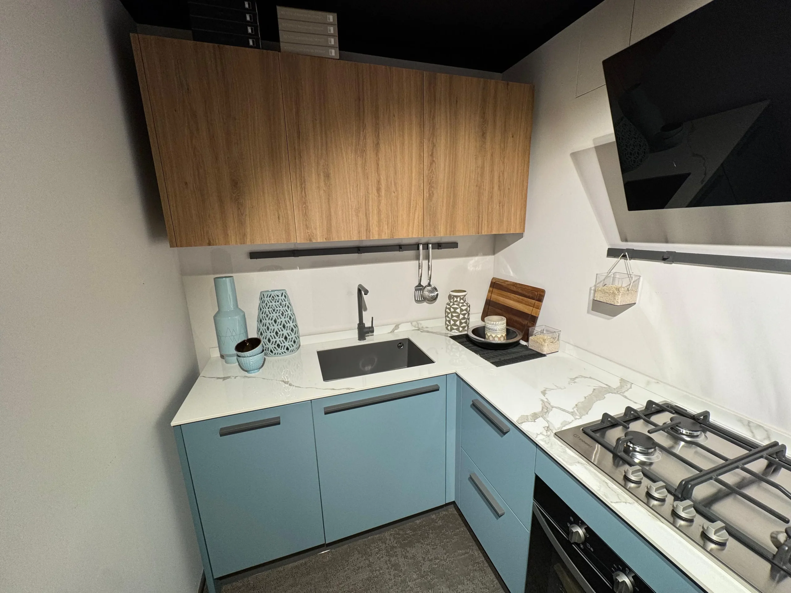 Cucina Immagina verde Nilo prezzo outlet | Cucine Lube Outlet | Creo Kitchens | Pronta Consegna