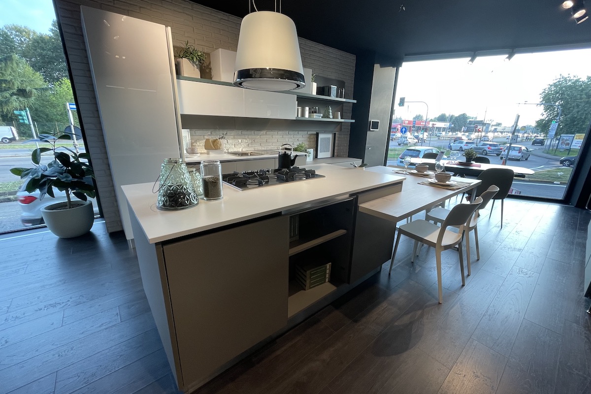 Cucina Kyra Glass prezzo outlet | Cucine Lube Outlet | Creo Kitchens | Pronta Consegna