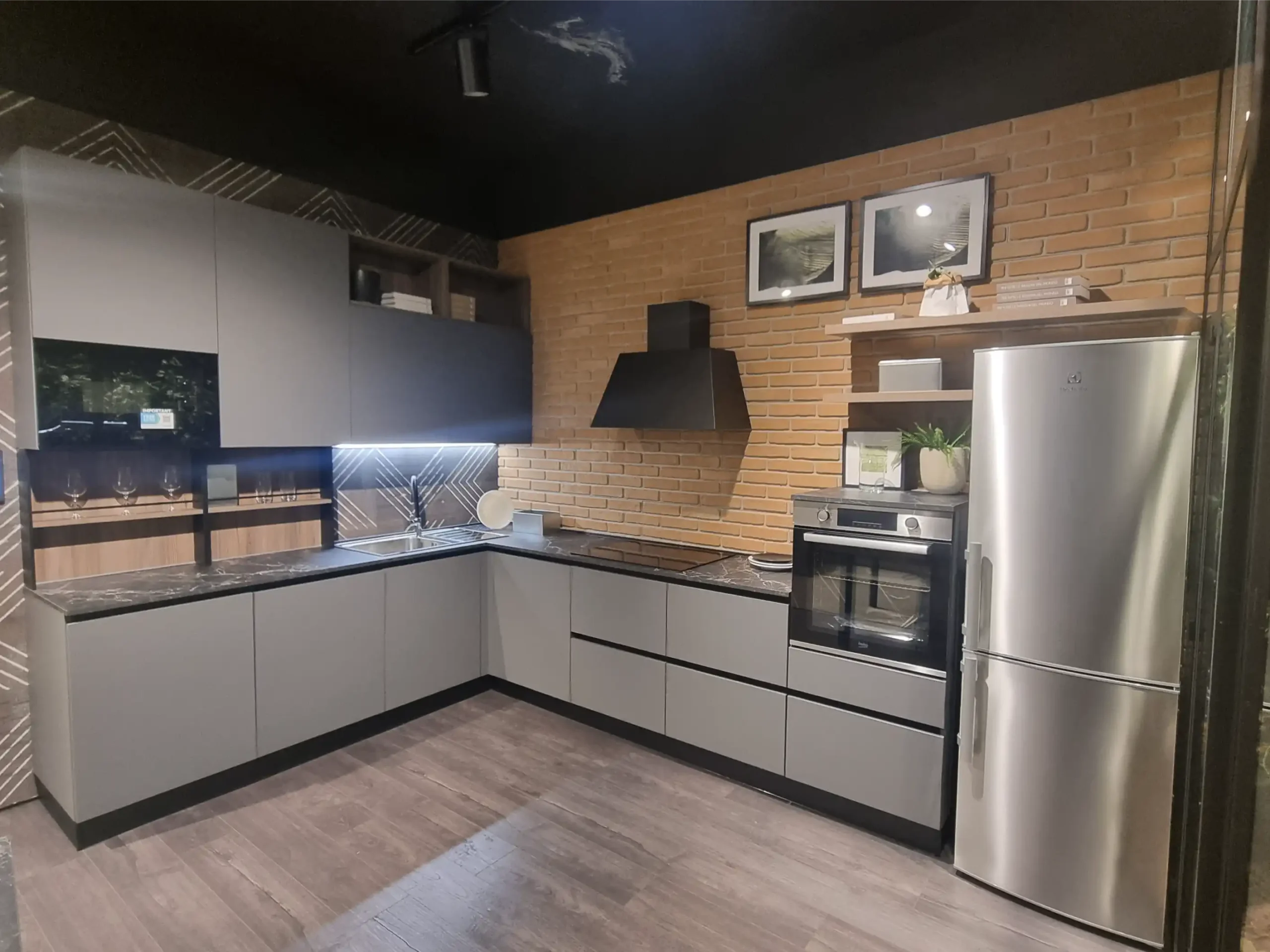Cucina Immagina UV antracite prezzo outlet | Cucine Lube Outlet | Creo Kitchens | Pronta Consegna