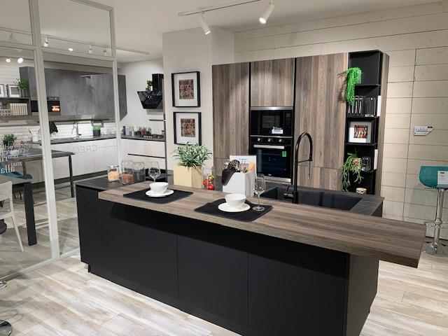 Cucina Tablet Neck nera prezzo outlet | Cucine Lube Outlet | Creo Kitchens | Pronta Consegna